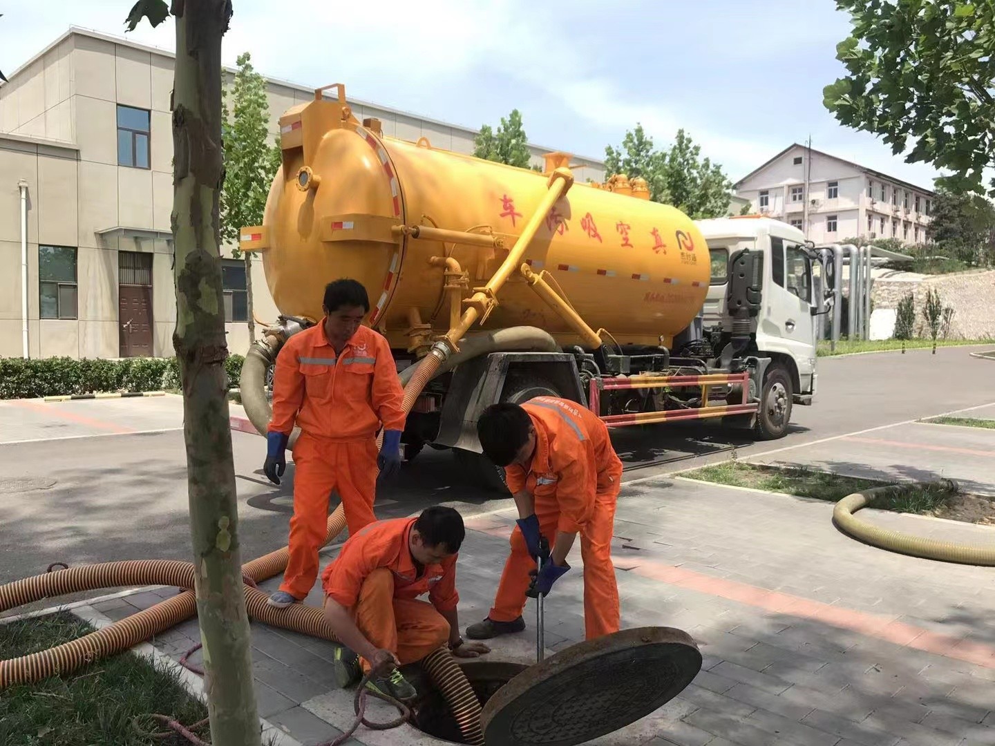 西岗化粪池清理与5-8吨吸粪车施工效率分析